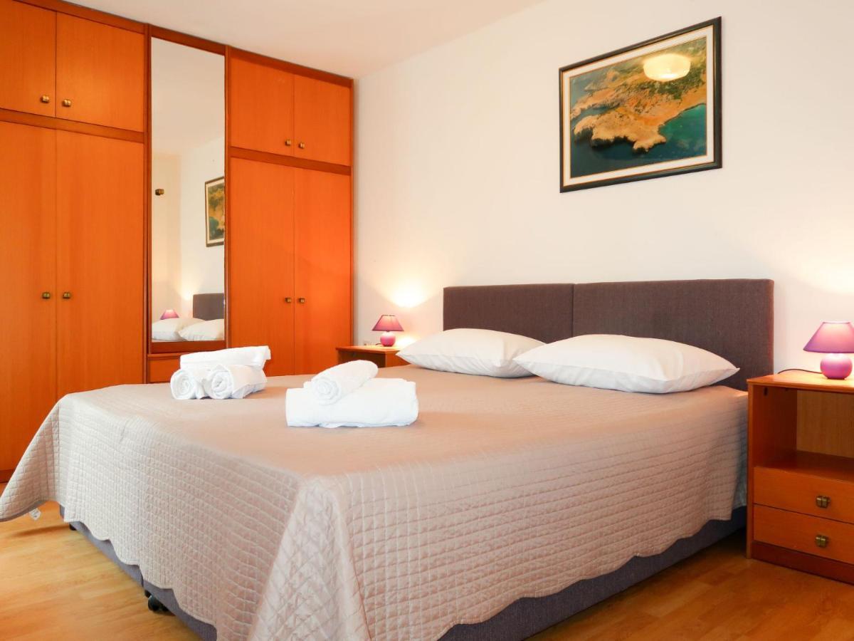 Apartment Jurkovic - Nji100 By Interhome